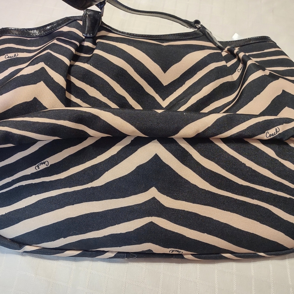 Handbag - Picture 4 of 7